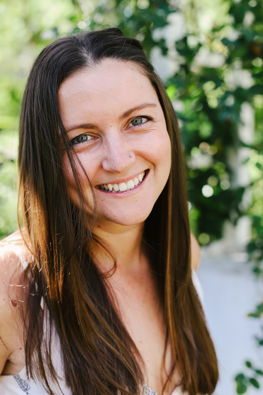 Rach Pope is a yoga teacher, wellness coach and natural skincare extraordinaire