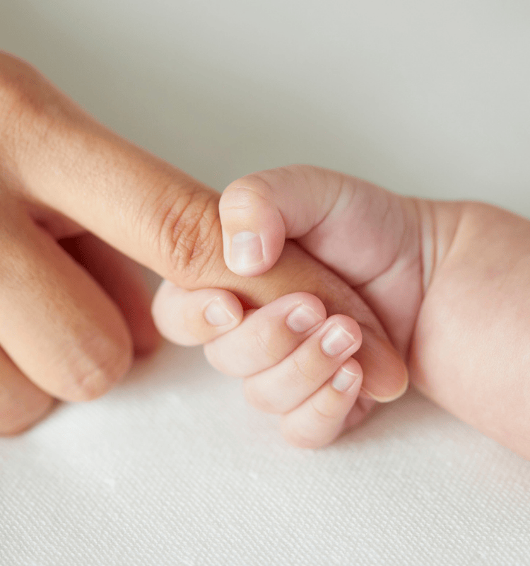 A mother and child connecting as one co-regulating their nervous systems. Learn more about nervous system regulation by downloading Shine Om’s Mindful Child Toolkit displayed for parenting support www.shineom.com.au/toolkit. 
